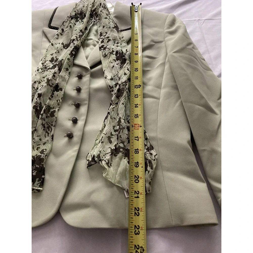 Tahari Arthur S. Levine brand tahari